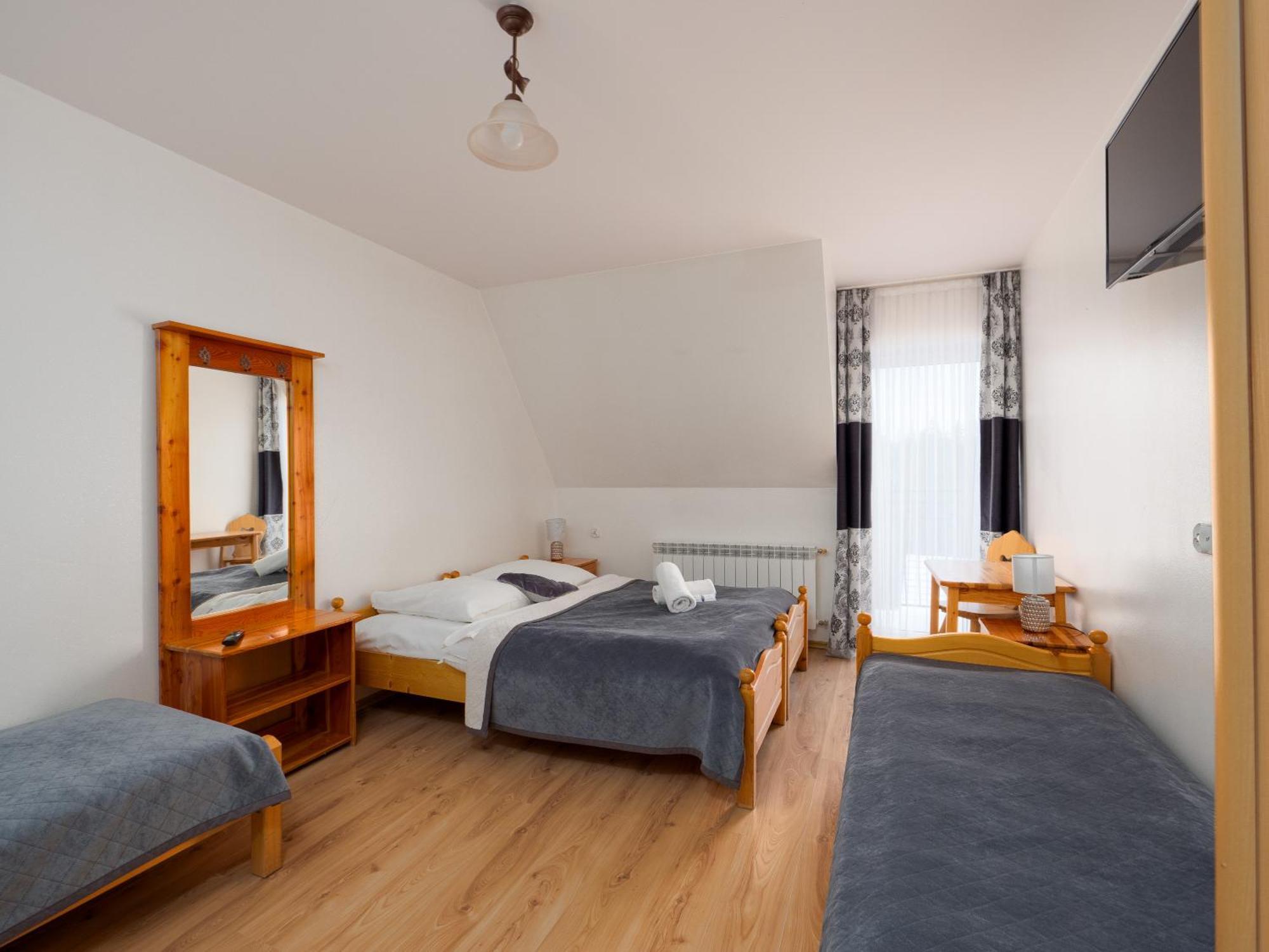 Tarasowka Hotel Ciche Małe Kültér fotó